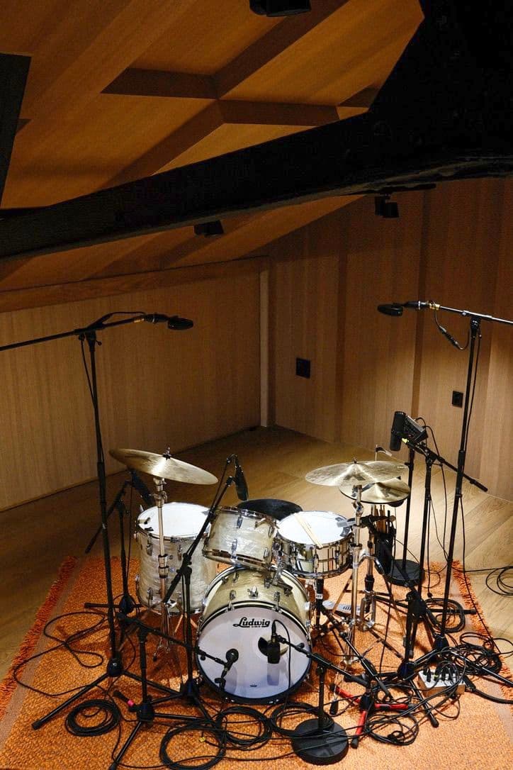 Our Schoeps Omni mic sounds great in the full 6 meter height